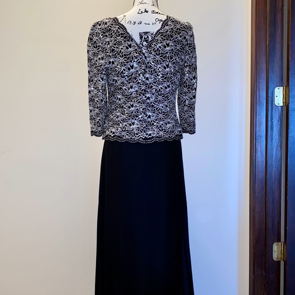 Beautiful dress for wedding - Picture 3 of 5